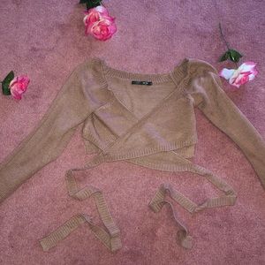 Cropped long sleeve sweater.